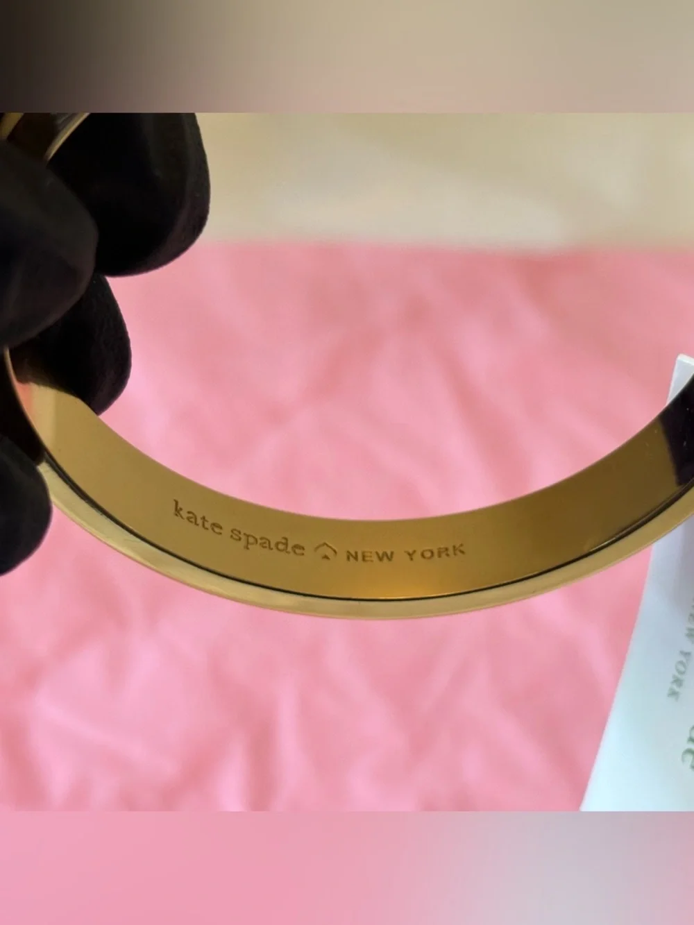 ❗️Sale❗️ ✨New✨Kate Spade✨Butter Cream Enamel Bangle with Gold spade accent - Picture 5 of 10